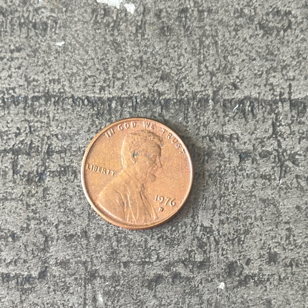 1976 D Lincoln Penny - Picture 2 of 3